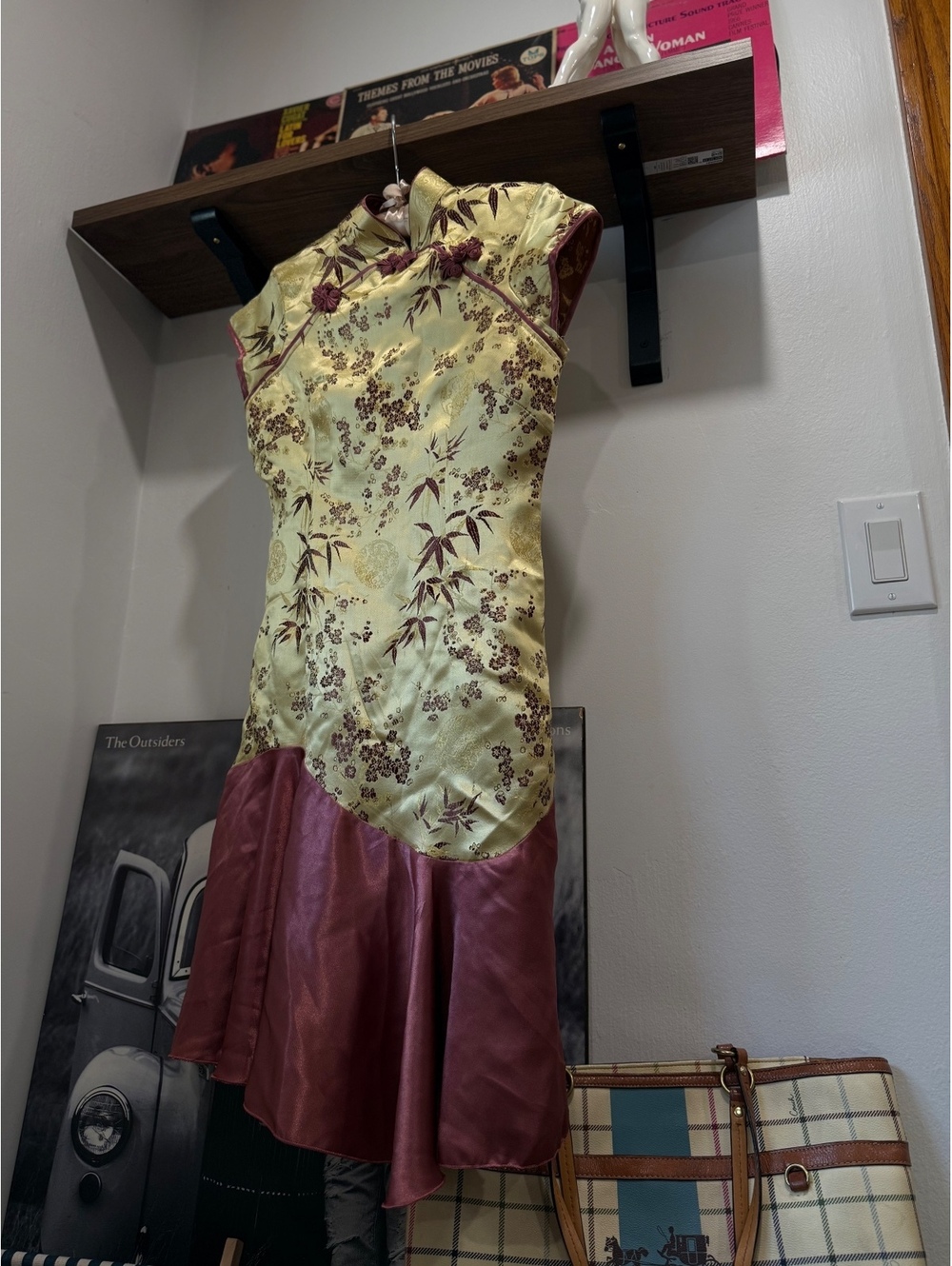 Vintage Style Chinese Cheongsam Dress with Floral Embroidery and Satin Skirt S